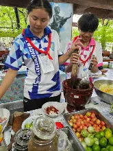680529 อบรมนักเรียน รร.ขวาวใหญ่วิทยา เรียนรู้การทำอาหารมังสวิรัติ เมนูส้มตำ 29.jpeg