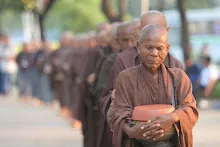 เดินบิณฑ์รอบสนามหลวง (27).JPG