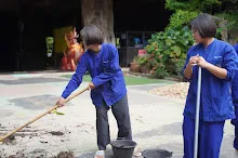 680602 สมุนพระราม และ สสธ.ขนทรายและปรับพื้นที่หน้าเฮือนศูนย์สูญ 25.JPG