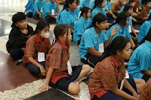 680528 อบรมนักเรียน รร.ขวาวใหญ่วิทยา ชมคลิปชีวิตร่ำให้ คลิปแนะนำชุมชน 63.JPG
