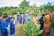 671228 สมุนพระรามเข้าค่าย เรียนการปรับปรุงพันธุ์พุทธรักษา เล่นเกมกินวิบาก พาทัวร์รถราง 9.jpg