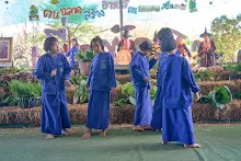671230 สมุนพระรามแสดงร้องเพลง พิธีเปิดงานเพื่อฟ้าดิน คนมาดูงาน ทำ5ส ทำสวนบ่าย 284.jpg