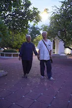 680705 เด็กสมุนพระรามตักบาตรที่ปฐมอโศก ร่วมงาน ๙๐ ปี ลุงจำลอง ไปพระปฐมเจดีย์เย็น 25.jpeg