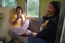 680703 เด็กสมุนพระรามนั่งรถไฟไปปฐมอโศก ร่วมงาน ๙๐ ปี ลุงจำลอง 31.jpeg