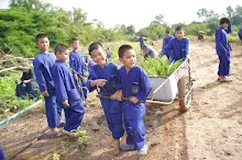 680714 สมุนพระรามร่วมงานวันบวร ถอนหญ้าสวนกตัญญูแผ่นดิน 44.JPG