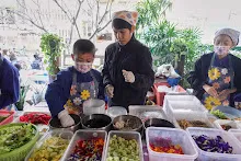 671216 นร.สมุนพระรามไปขายสลัดโรล ที่อุทยานบุญนิยม วันแรก พาณิชย์บุญนิยม 14.jpg