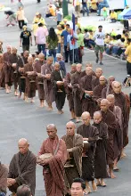 พท+สมณะบิณฑ์ที่งานชุมนุม (24).JPG