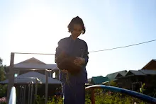 680117 สมุนพระรามปรับปรุงสวน ทาสีเสาป้ายสวนครอบครัวน่ารัก 18.jpg