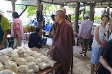 680629 สมุนพระราม ฝึกพาณิชย์บุญนิยม ขายสินค้า อุทยานบุญนิยม 4-2568 547.jpeg