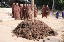 671025 พิธีตอกเสาเข็มแรก สถูปบูชาพ่อครู102.JPG