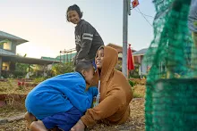 671221 เช้าสมุนพระรามดูแลสวน และขนหินทำน้ำตก บ่ายเล่นเกมกับครูโหน่ง 41.jpg