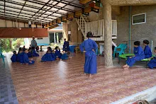 671214 สมุนพระราม เล่นเกมเดินโชว์ ขนหินทำน้ำตก 1.jpg