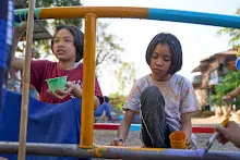 680117 สมุนพระรามปรับปรุงสวน ทาสีเสาป้ายสวนครอบครัวน่ารัก