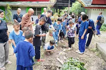 680703 เด็กสมุนพระรามนั่งรถไฟไปปฐมอโศก ร่วมงาน ๙๐ ปี ลุงจำลอง 103.jpeg