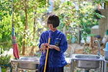 670201 นร.ม.4 ปวช.1 กินข้าวห้องที่อนุบาลตุ๊กติ้ว เตรียมการแสดงเย็น 58.jpeg