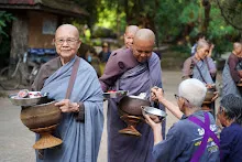 671017 ตักบาตรเทโว วันออกพรรษา บ้านราช30.jpg