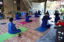 680109 สสธ.ม.4 ฝนเมล็ดพุทธรักษา ฝึกโยคะ สมุนพระรามชายช่วยร่อนทรายทำน้ำตก สวนน่ารัก 12.jpg