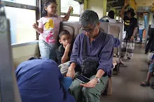 680703 เด็กสมุนพระรามนั่งรถไฟไปปฐมอโศก ร่วมงาน ๙๐ ปี ลุงจำลอง 35.jpeg
