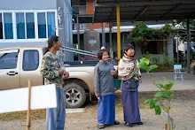 680121 สมุนพระรามยกกระถางต้นไม้แต่งสวน เปียหม่องทดลองเปิดน้ำตก 48.jpg