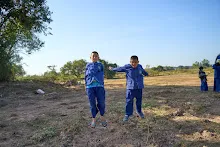 671221 เช้าสมุนพระรามดูแลสวน และขนหินทำน้ำตก บ่ายเล่นเกมกับครูโหน่ง 222.jpg