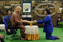 680411 พิธีรับกลด รุ่น กราบลาหลวงปู 46.jpeg