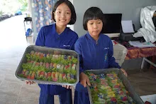 680609 เด็กสมุนพระราม ทำสลัดโรลขึ้นศาลาฉัน 71.JPG