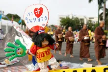พท+สมณะบิณฑ์ที่งานชุมนุม (39).JPG