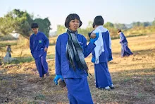 671221 เช้าสมุนพระรามดูแลสวน และขนหินทำน้ำตก บ่ายเล่นเกมกับครูโหน่ง 74.jpg
