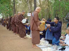 พท+สมณะบิณฑ์ที่งานชุมนุม (65).JPG