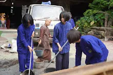 680602 สมุนพระราม และ สสธ.ขนทรายและปรับพื้นที่หน้าเฮือนศูนย์สูญ 37.JPG