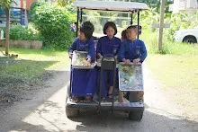 680609 เด็กสมุนพระราม ทำสลัดโรลขึ้นศาลาฉัน 77.JPG