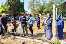 671230 สมุนพระรามแสดงร้องเพลง พิธีเปิดงานเพื่อฟ้าดิน คนมาดูงาน ทำ5ส ทำสวนบ่าย 232.jpg