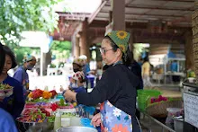 671124 สมุนพระราม ทำสลัดโรลแจก ที่โรงครัวกลาง 144.jpg