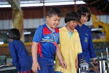 671013 สมุนพระรามปิดเทอม ช่วยขนเศษต้นถั่ว อาคารบวร2.jpg