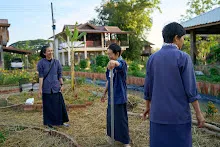 671226 สมุนพระรามทำสวนในวันหยุดเช้า 13.jpg