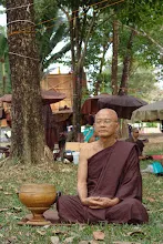 ชาวอโศก ช่วย น้ำท่วม39.JPG