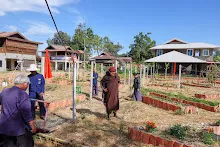 671216 นร.สมุนพระรามไปขายสลัดโรล ที่อุทยานบุญนิยม วันแรก พาณิชย์บุญนิยม 45.jpg