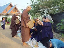 พท+สมณะบิณฑ์ที่งานชุมนุม (97).JPG