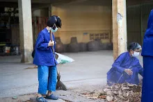 680331 สมุนพระรามทำงานวันบวร ขัดห้องน้ำ กวาดใบไม้อาคารอาชีวะ 18.jpg