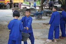 680602 สมุนพระราม และ สสธ.ขนทรายและปรับพื้นที่หน้าเฮือนศูนย์สูญ 10.JPG