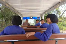 680202 สสธ.ม.3 ฝึกหัดเพาะชำต้นไม้แบบควบแน่น ไปสวนไวพลัง 355.JPG