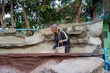 680121 สมุนพระรามยกกระถางต้นไม้แต่งสวน เปียหม่องทดลองเปิดน้ำตก 49.jpg