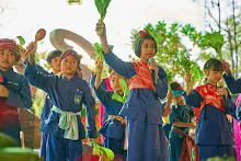 671230 สมุนพระรามแสดงร้องเพลง พิธีเปิดงานเพื่อฟ้าดิน คนมาดูงาน ทำ5ส ทำสวนบ่าย 144.jpg