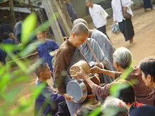 พท+สมณะบิณฑ์ที่งานชุมนุม (79).JPG