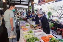 671216 นร.สมุนพระรามไปขายสลัดโรล ที่อุทยานบุญนิยม วันแรก พาณิชย์บุญนิยม 9.jpg