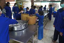 680527 ป.ต้น-อนุบาล เคารพธงชาติ ป.ปลาย กิจกรรม ถาคเช้า ก่อนไปกินข้าวศาลาฯ 167.jpeg