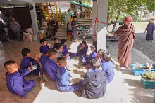 671216 นร.สมุนพระรามไปขายสลัดโรล ที่อุทยานบุญนิยม วันแรก พาณิชย์บุญนิยม 50.jpg