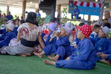 671231 สมุนพระรามไปเต้นรีวิวเพลงอย่าบอน งาน พฟด. 56.jpg