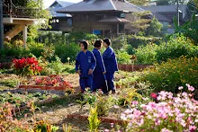 680117 สมุนพระรามปรับปรุงสวน ทาสีเสาป้ายสวนครอบครัวน่ารัก 22.jpg