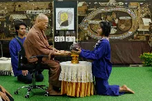 680411 พิธีรับกลด รุ่น กราบลาหลวงปู 10.jpeg
